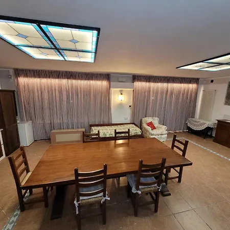 Hébergement de vacances Madama Dorè, Casa Indipendente Con Grande Giardino E Parcheggio Privato *