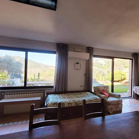 Madama Dorè, Casa Indipendente Con Grande Giardino E Parcheggio Privato
