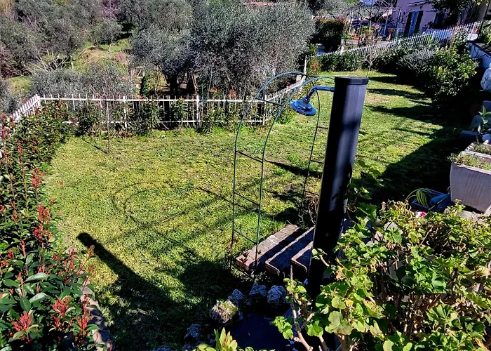 Madama Dore, Casa Indipendente Con Grande Giardino E Parcheggio Privato Prázdninový dům La Spezia